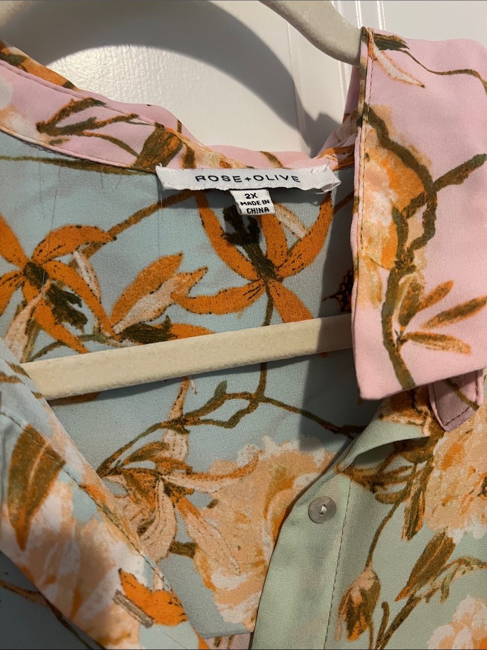 🦋Rose & Olive 2X Pink & Mint Blue Floral Button-Up Top Butterfly Shirt - Picture 4 of 4